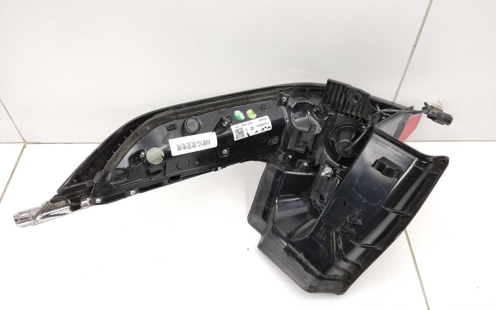 Фонарь задний наружный левый