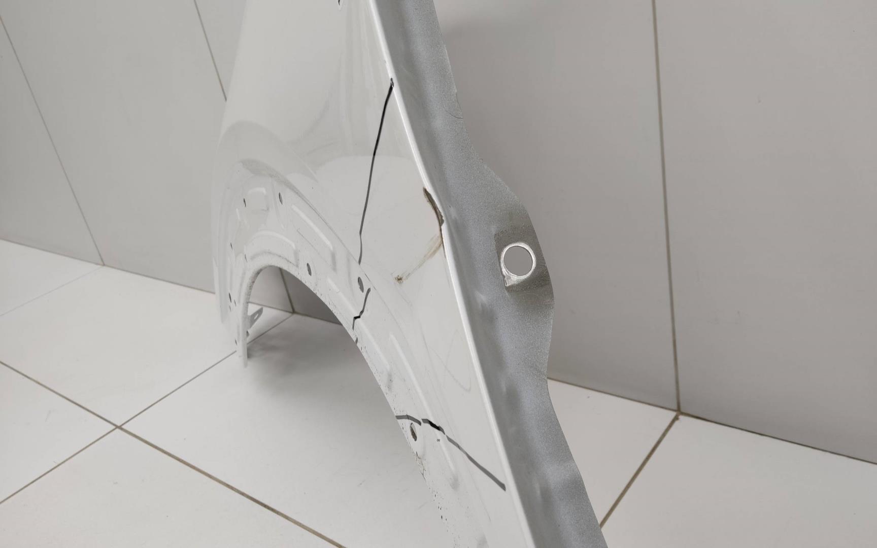 Крыло переднее левое