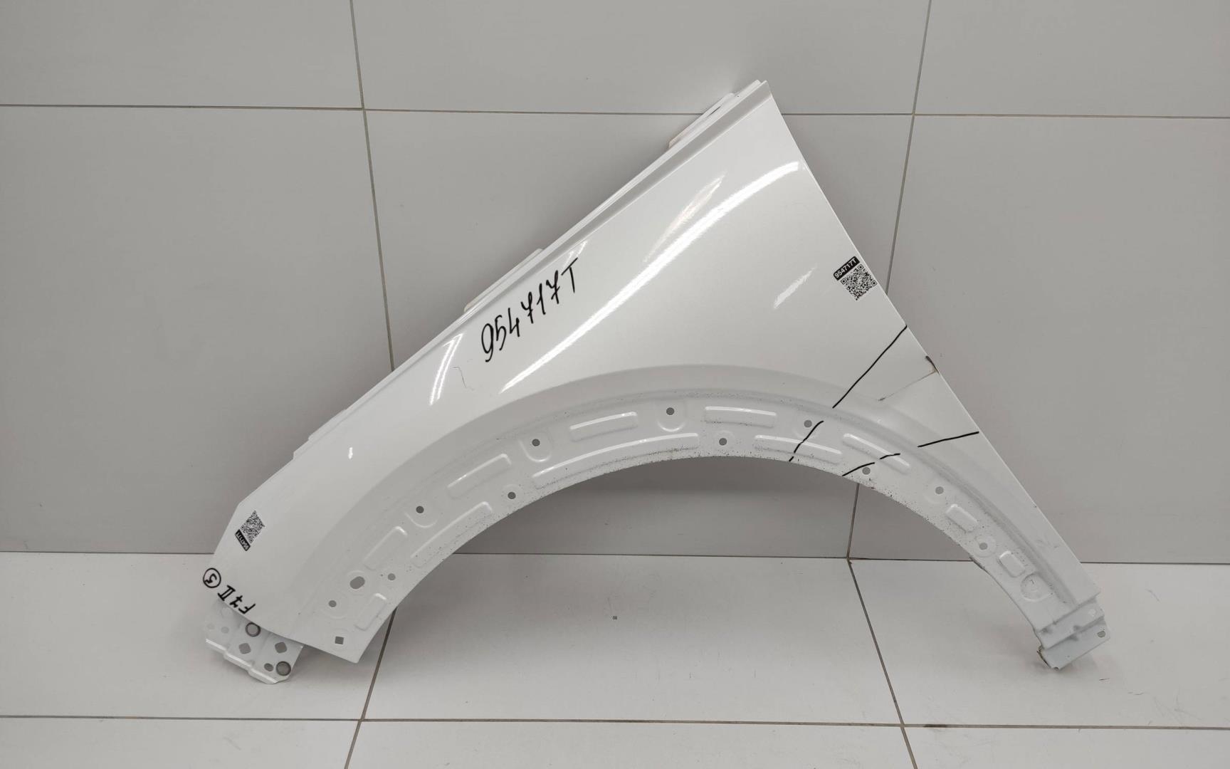 Крыло переднее левое