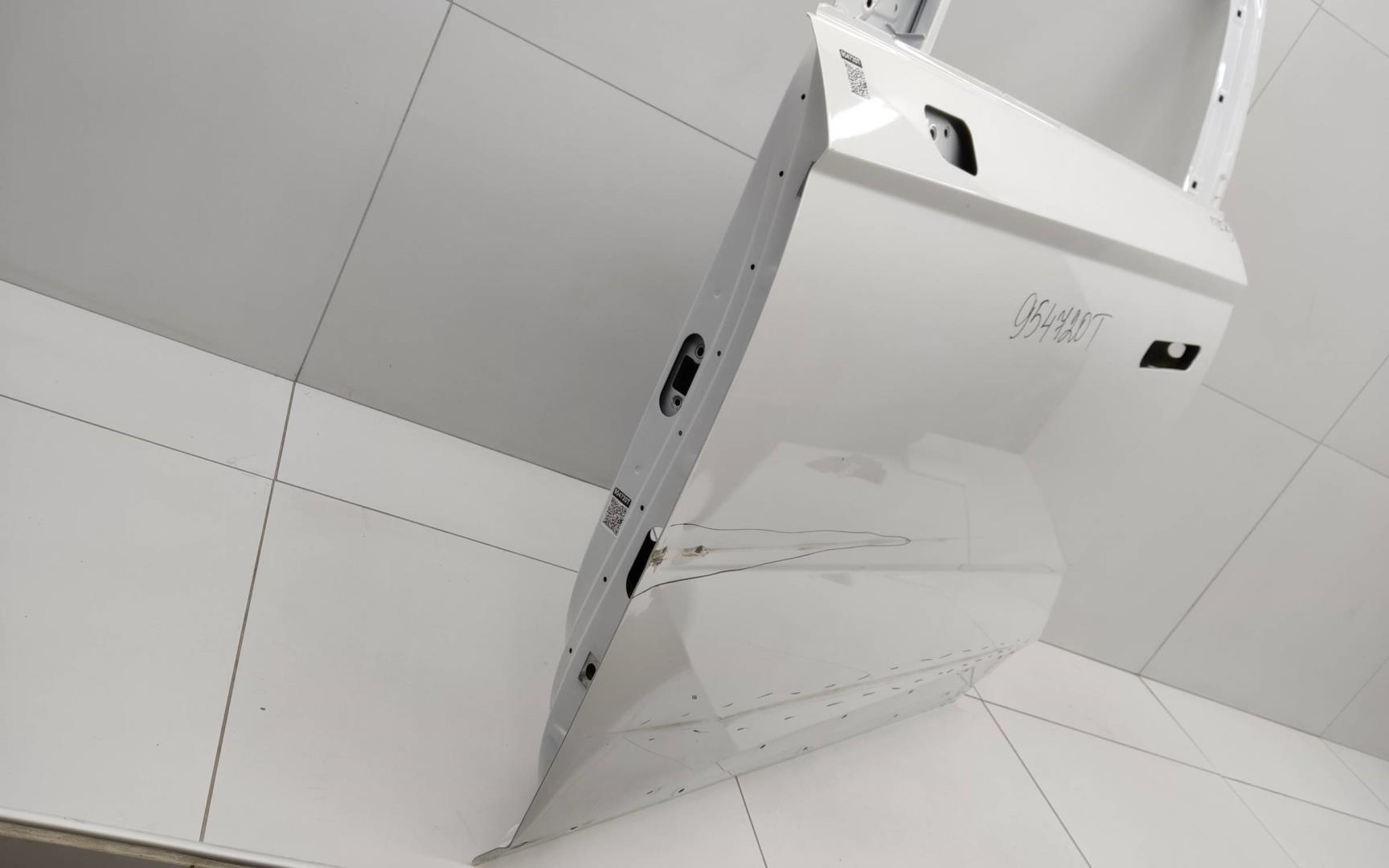 Дверь передняя левая