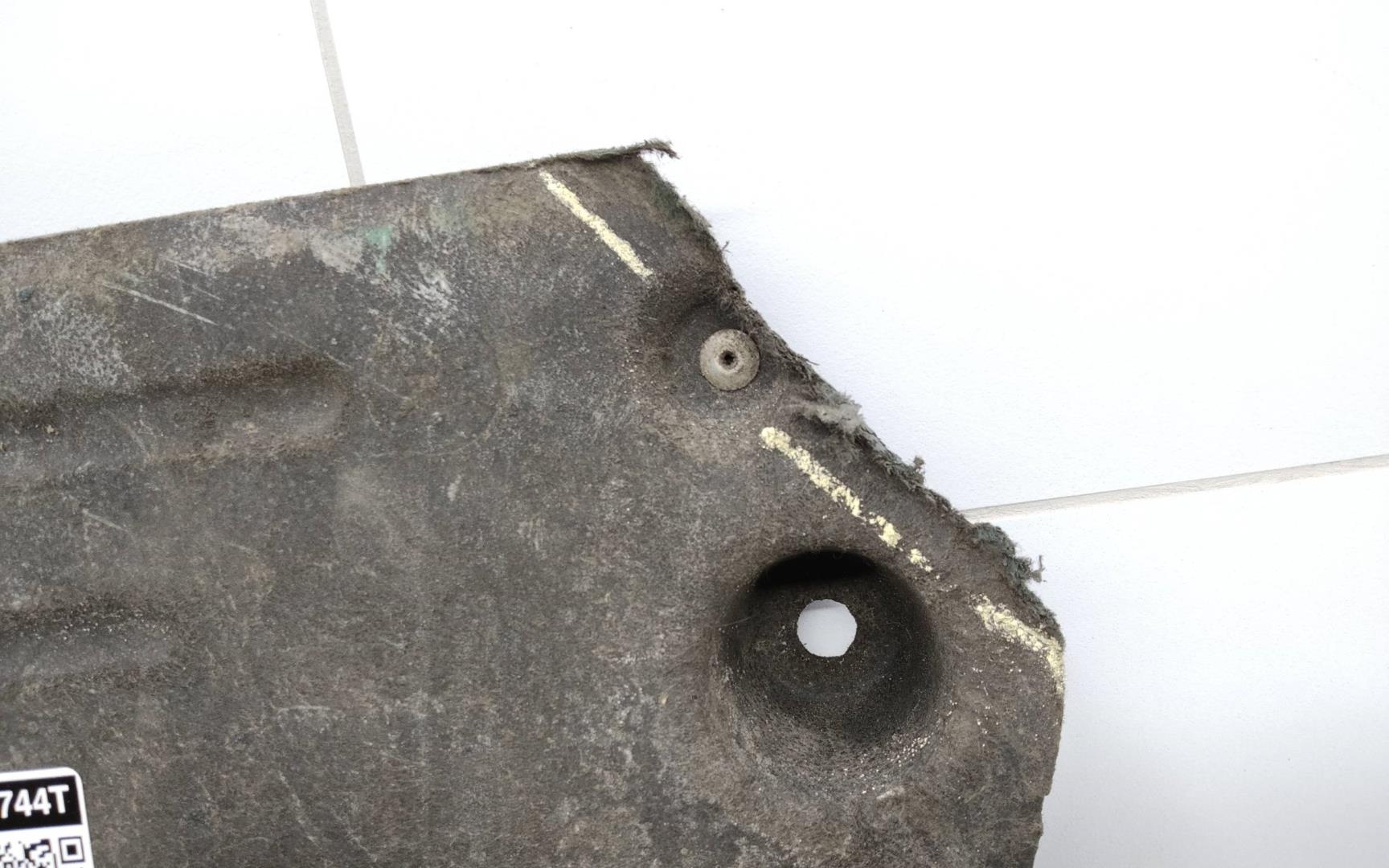 Пыльник двигателя