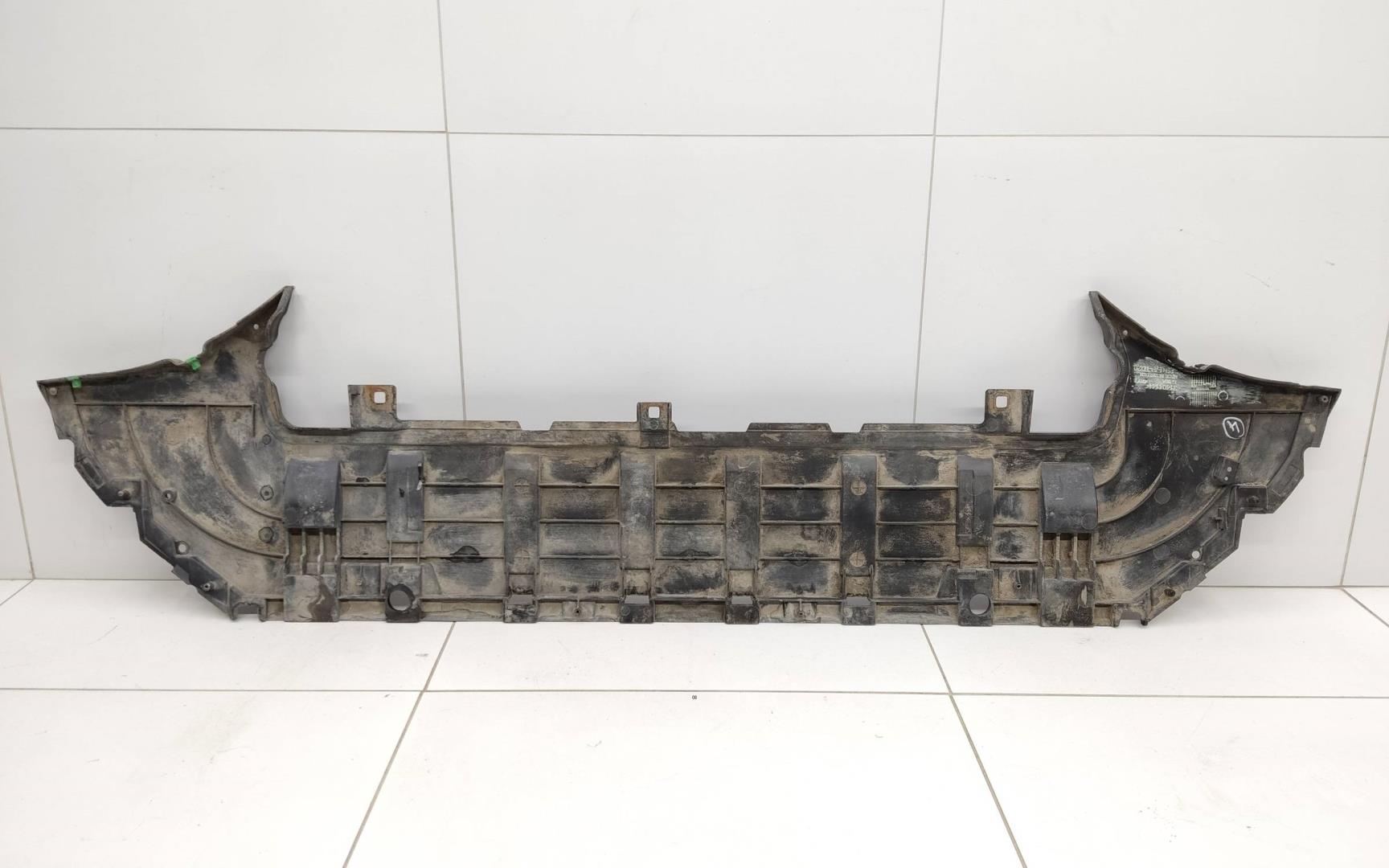 Пыльник двигателя центральный