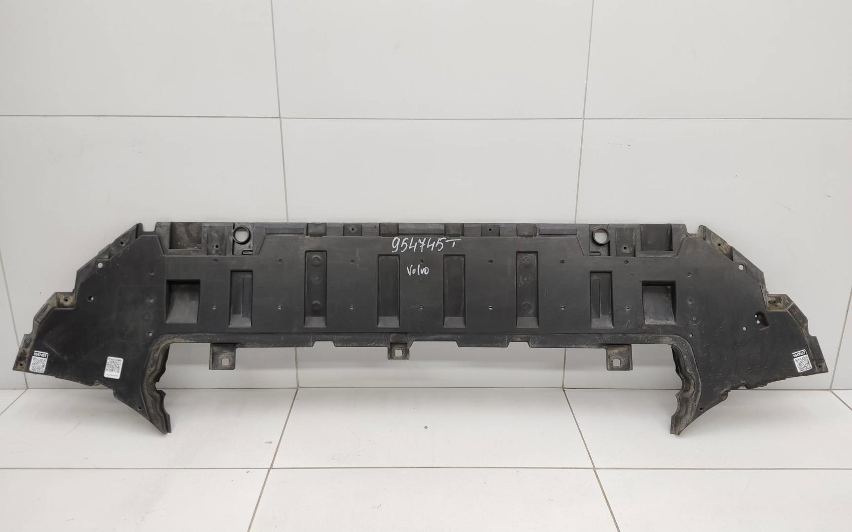 Пыльник двигателя центральный