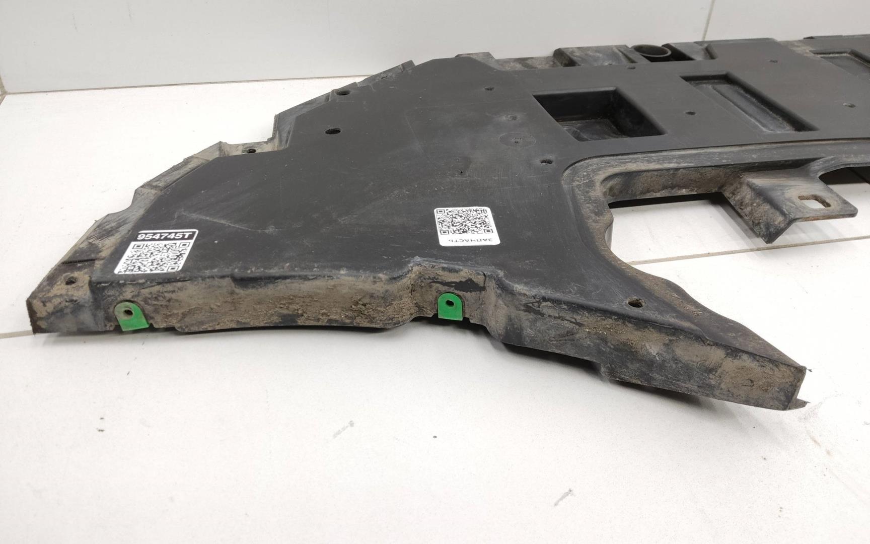 Пыльник двигателя центральный