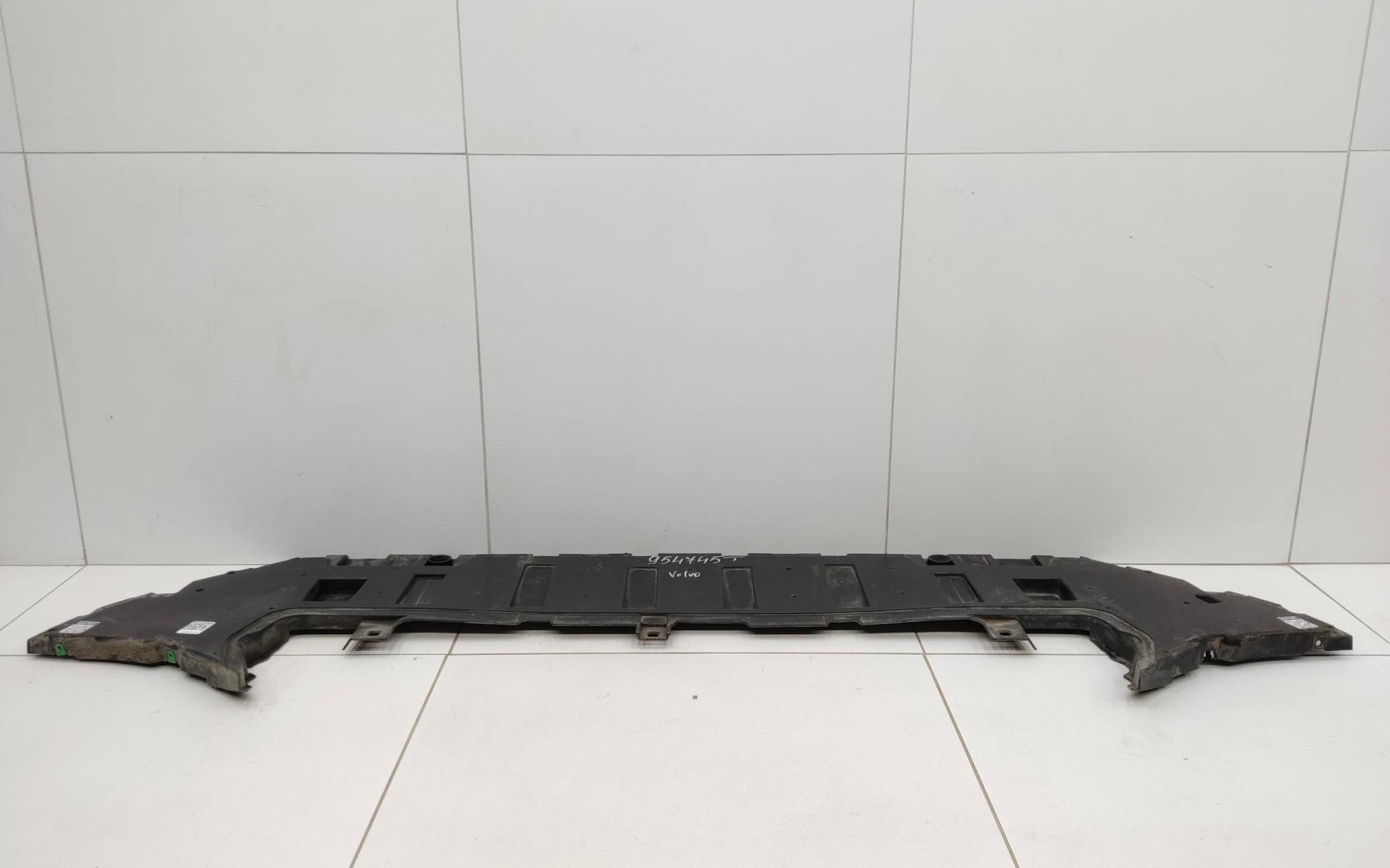 Пыльник двигателя центральный