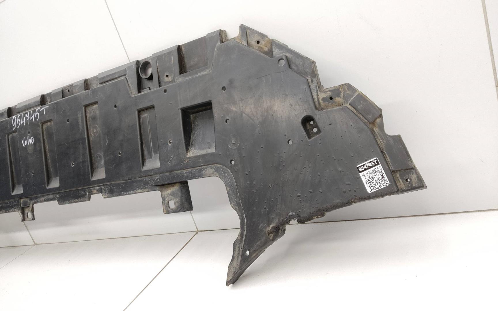 Пыльник двигателя центральный