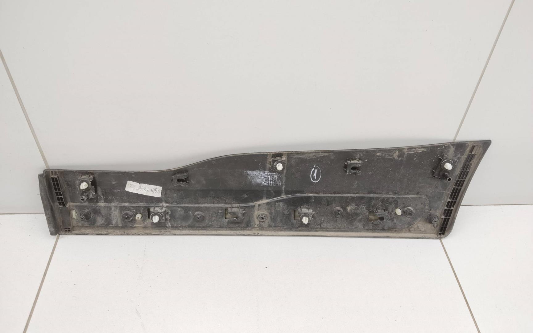 Накладка двери задней правой