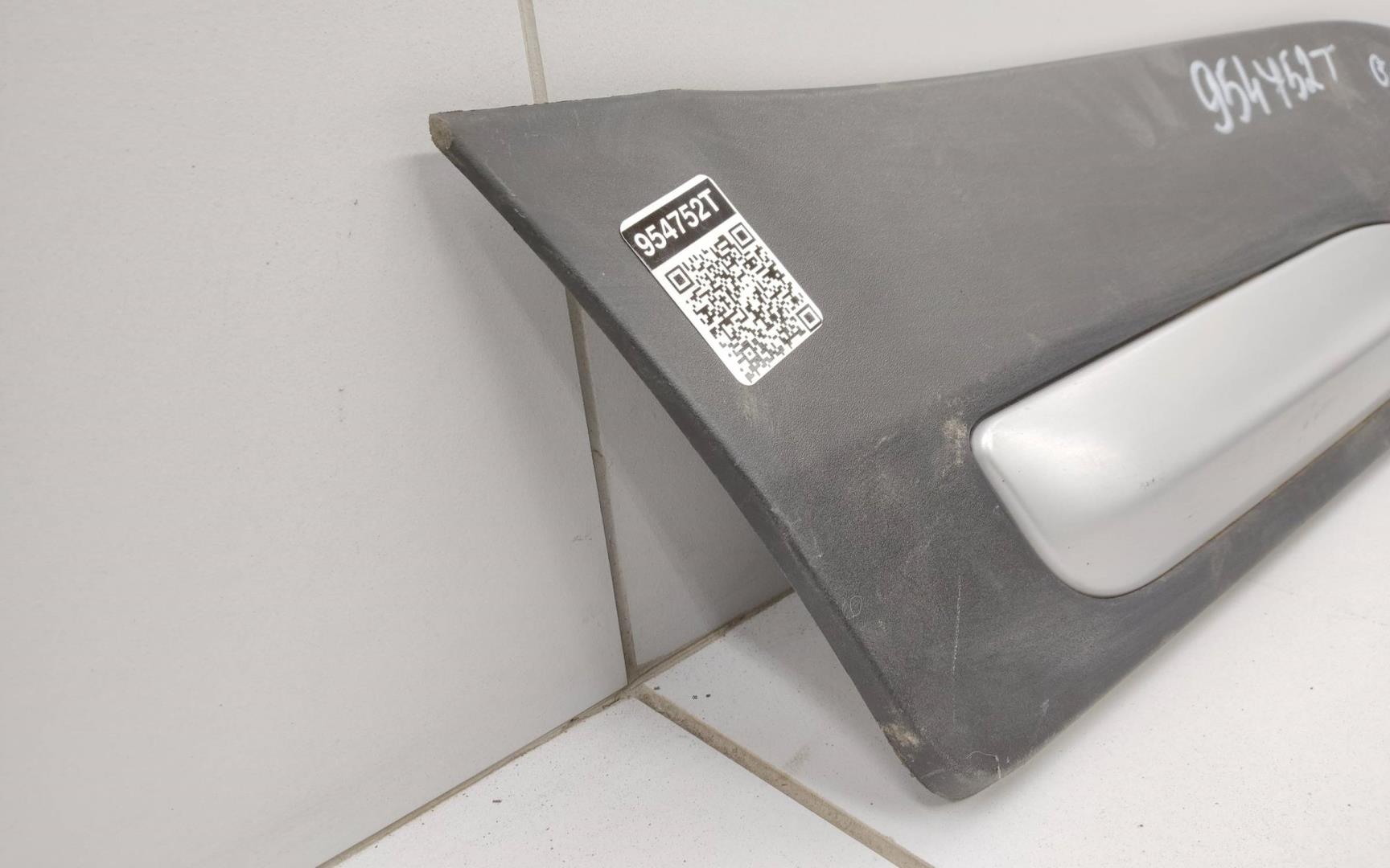 Накладка двери задней правой