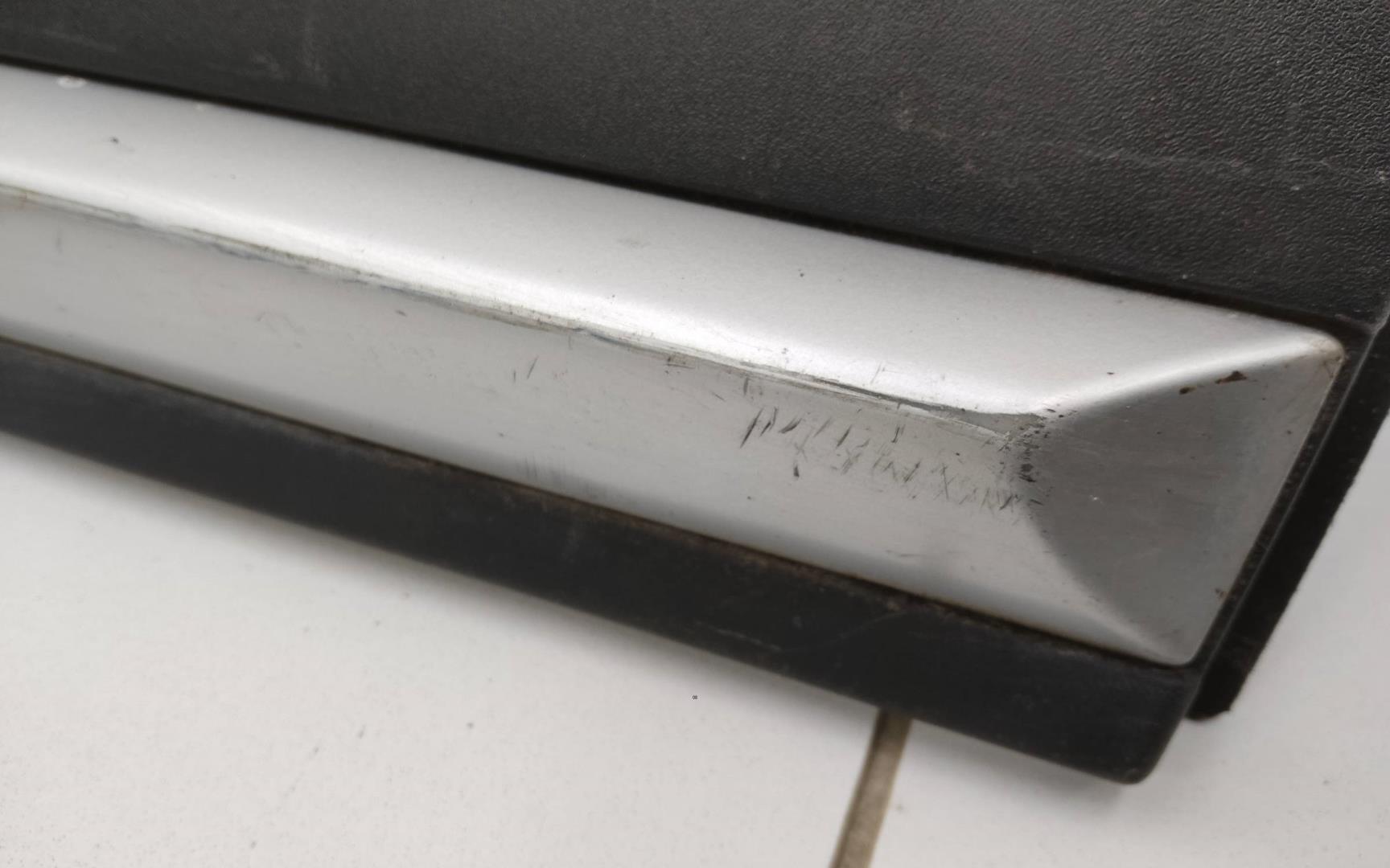 Накладка двери задней правой