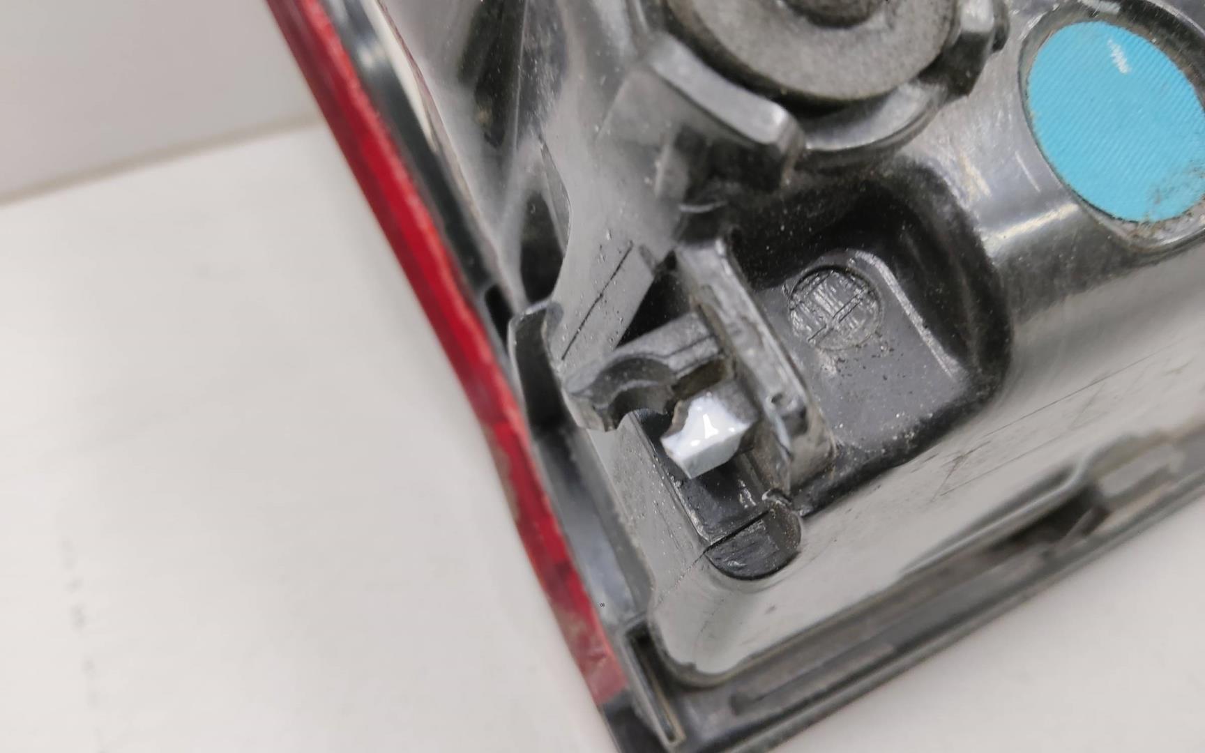 Фонарь задний внутренний правый