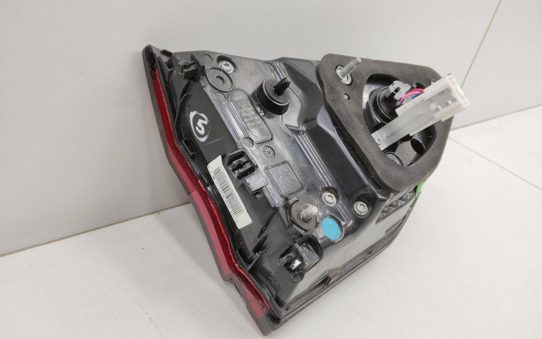 Фонарь задний внутренний правый