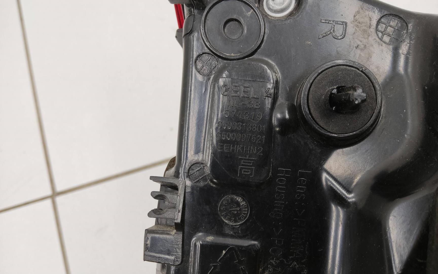 Фонарь задний внутренний правый