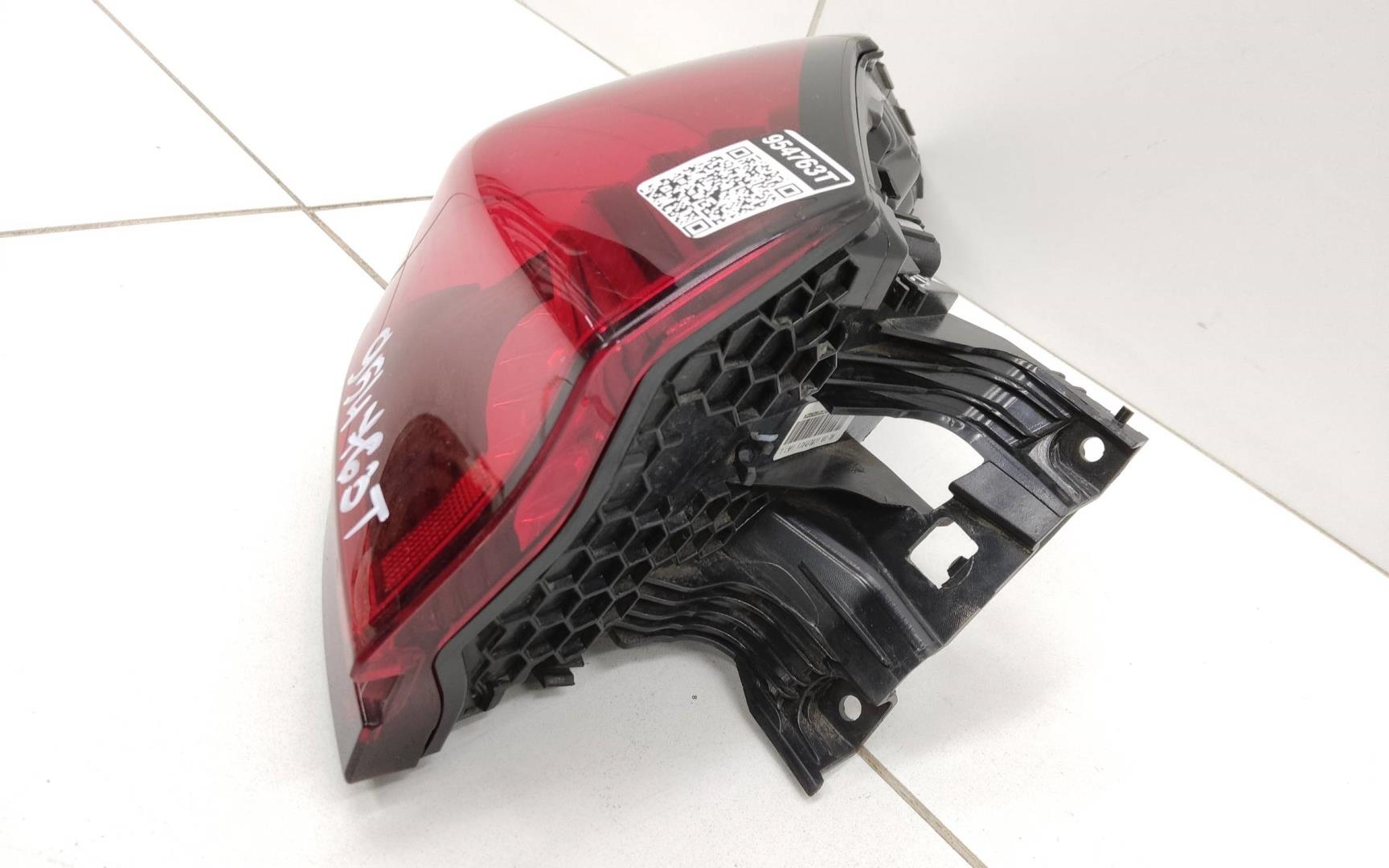 Фонарь задний наружный левый