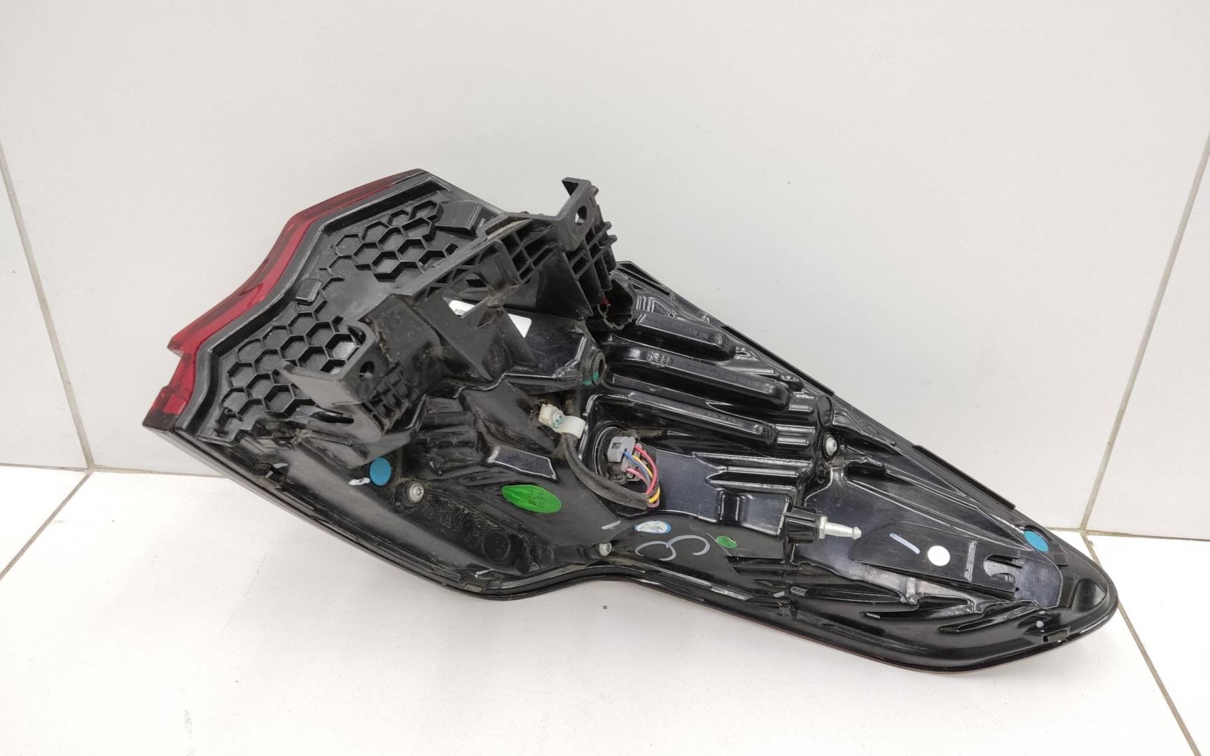 Фонарь задний наружный левый