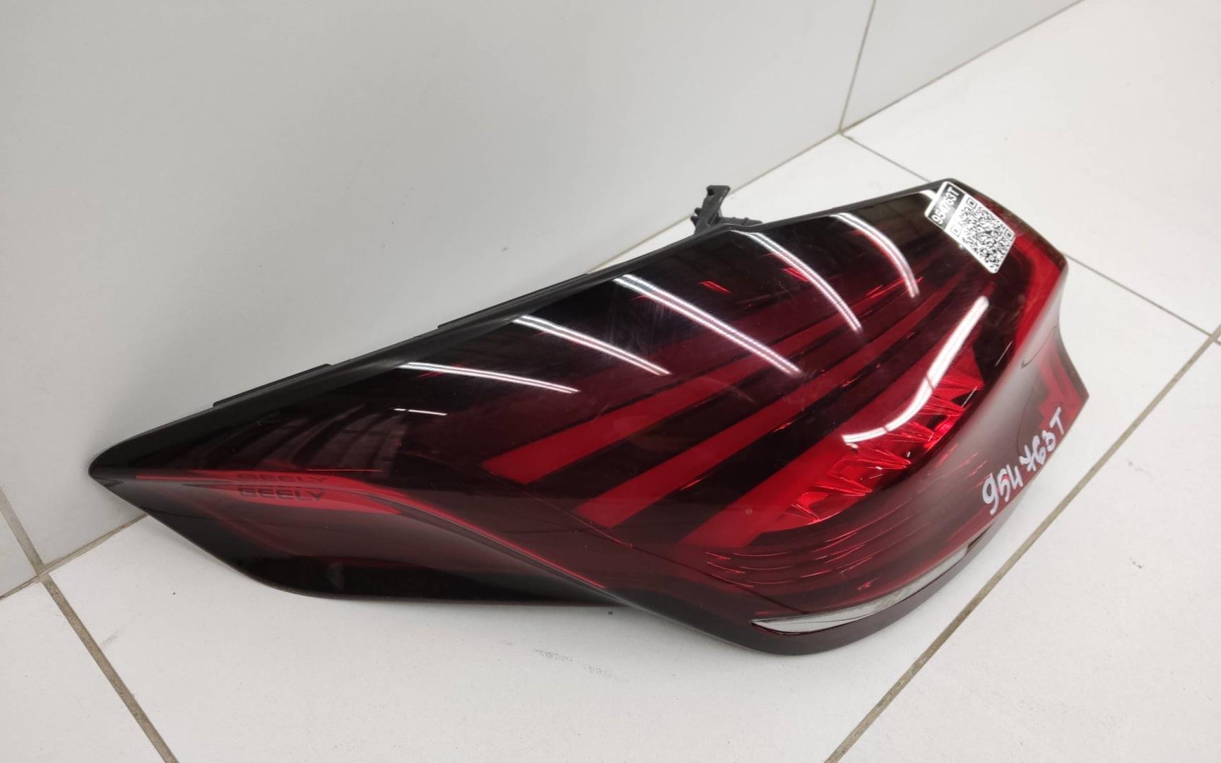 Фонарь задний наружный левый