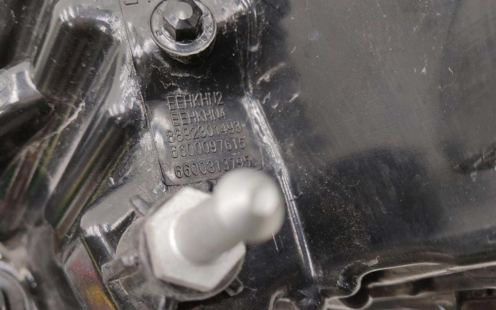 Фонарь задний наружный левый