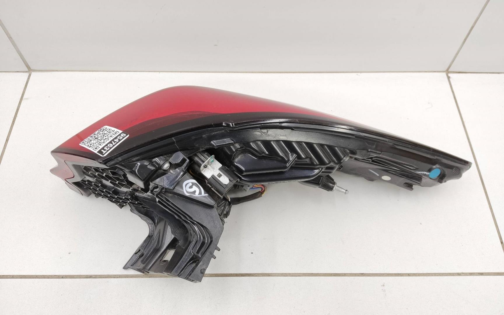 Фонарь задний наружный левый