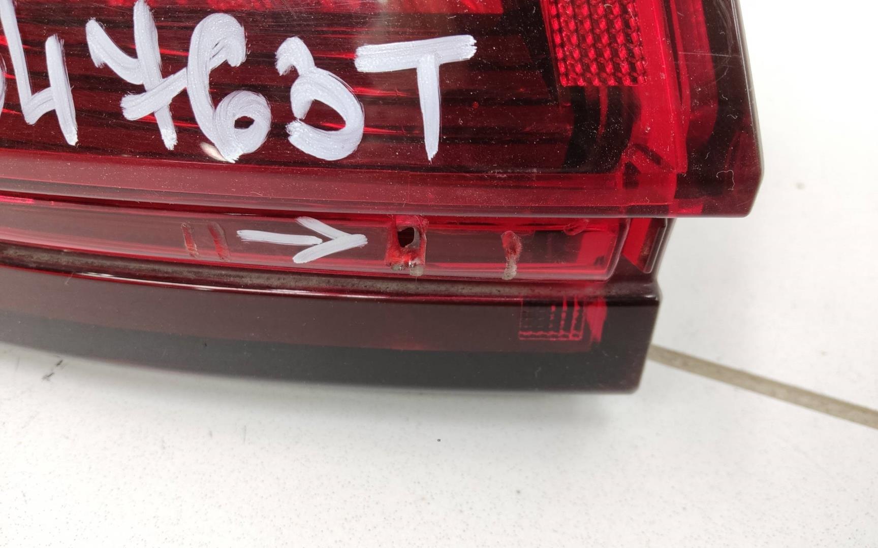 Фонарь задний наружный левый