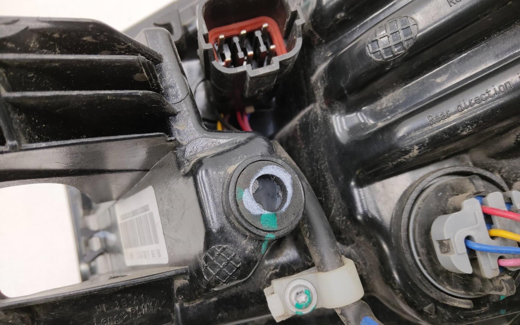 Фонарь задний наружный левый