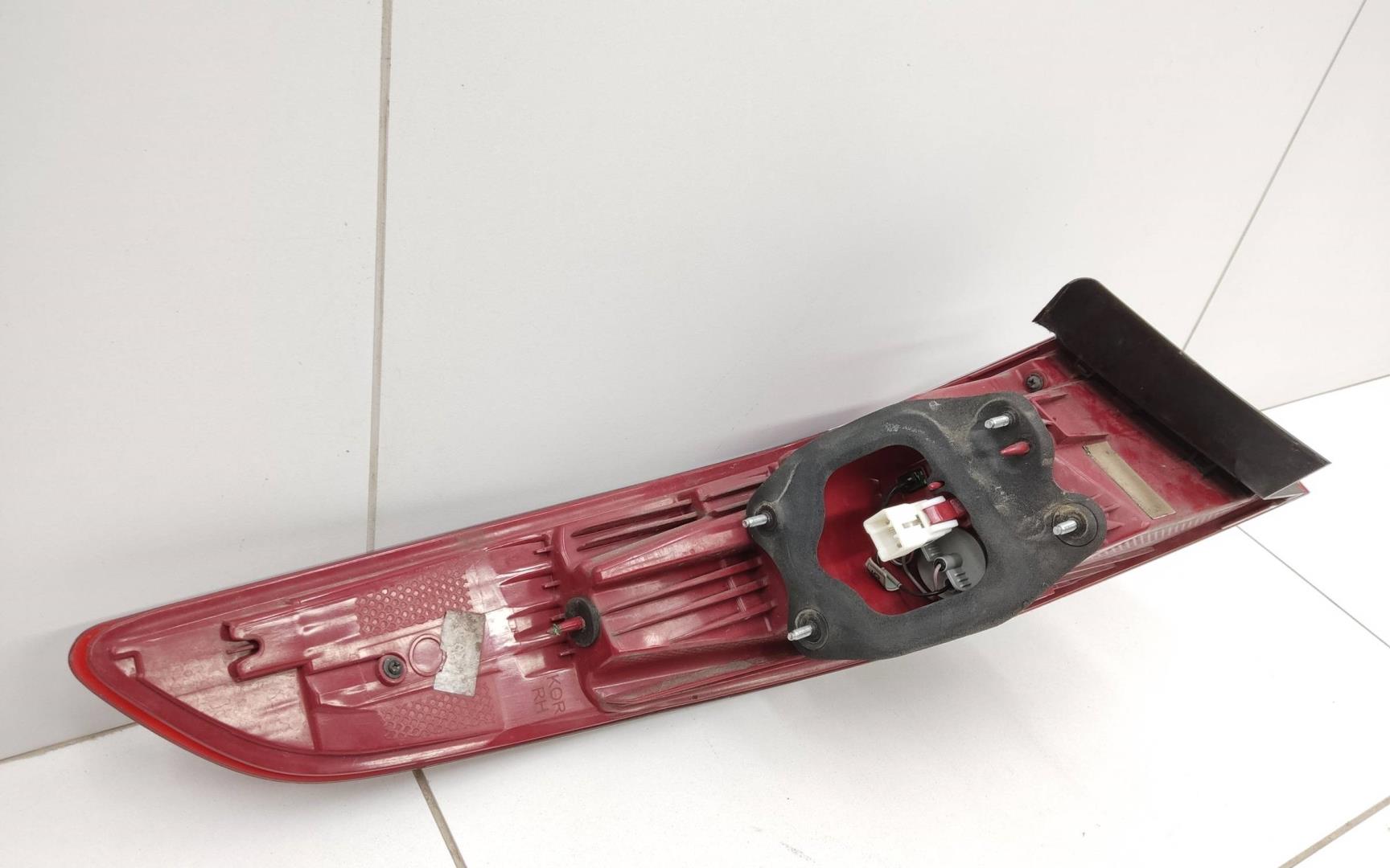 Фонарь задний наружный правый