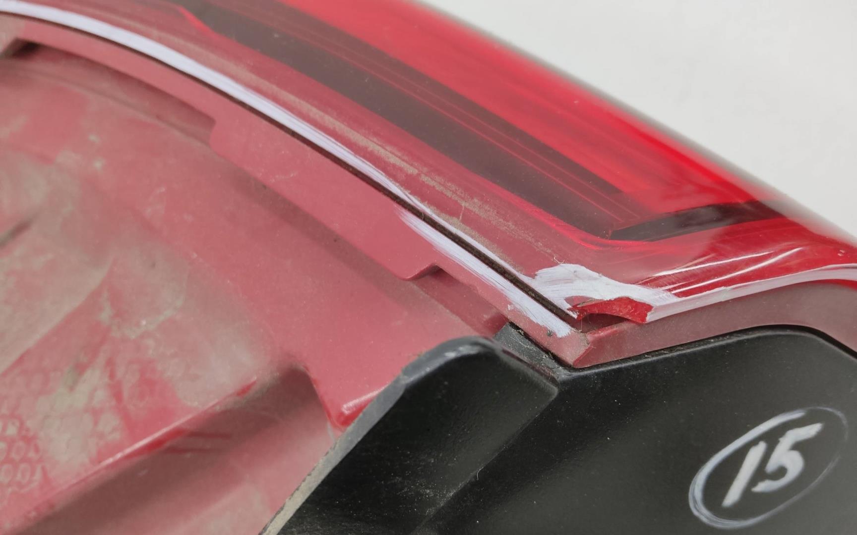 Фонарь задний наружный правый