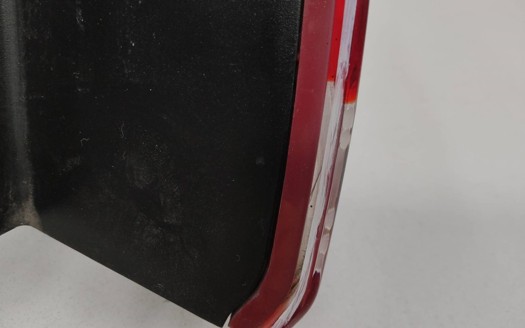 Фонарь задний наружный правый