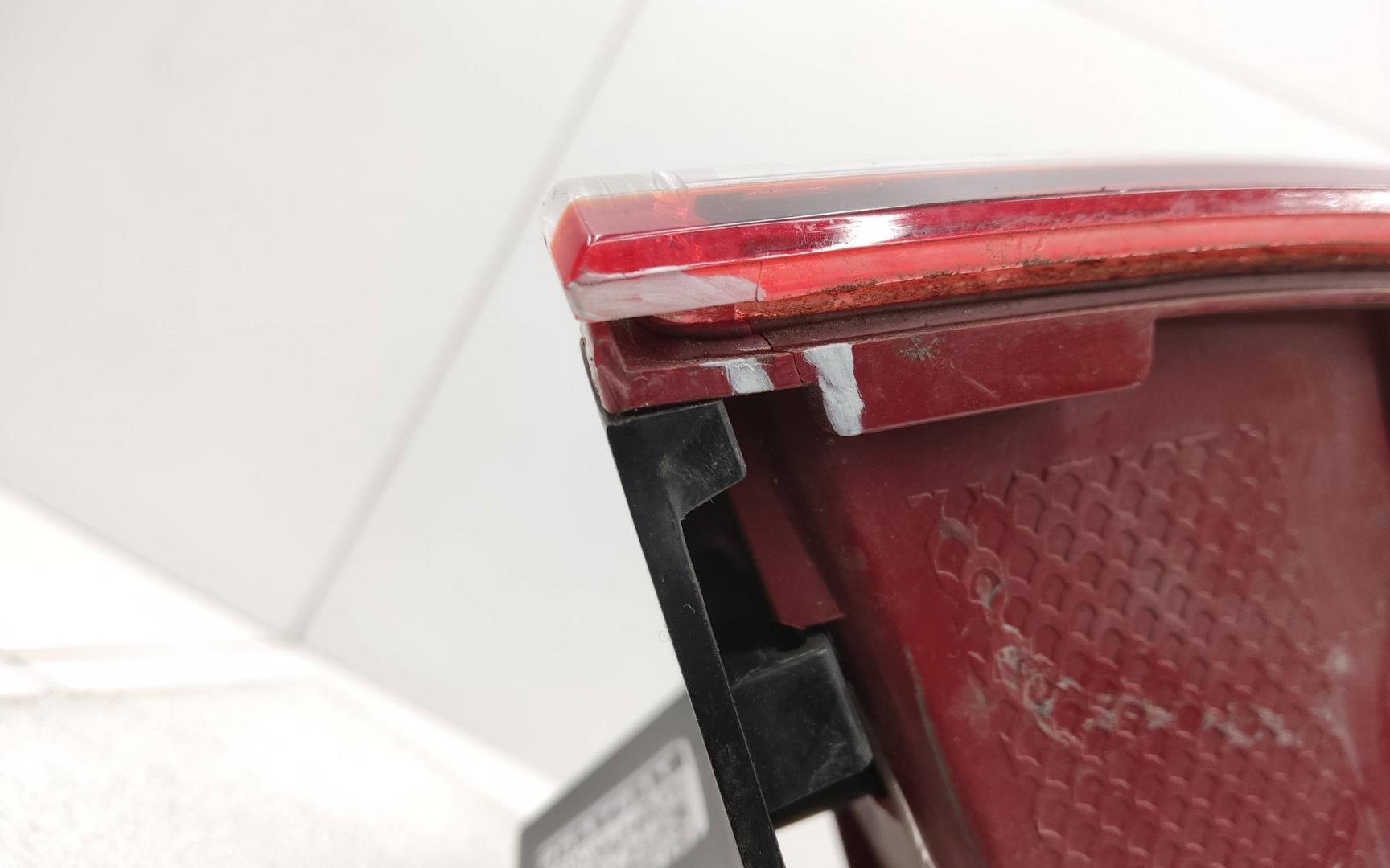 Фонарь задний наружный правый