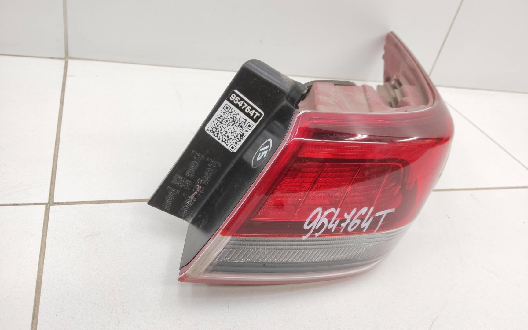 Фонарь задний наружный правый