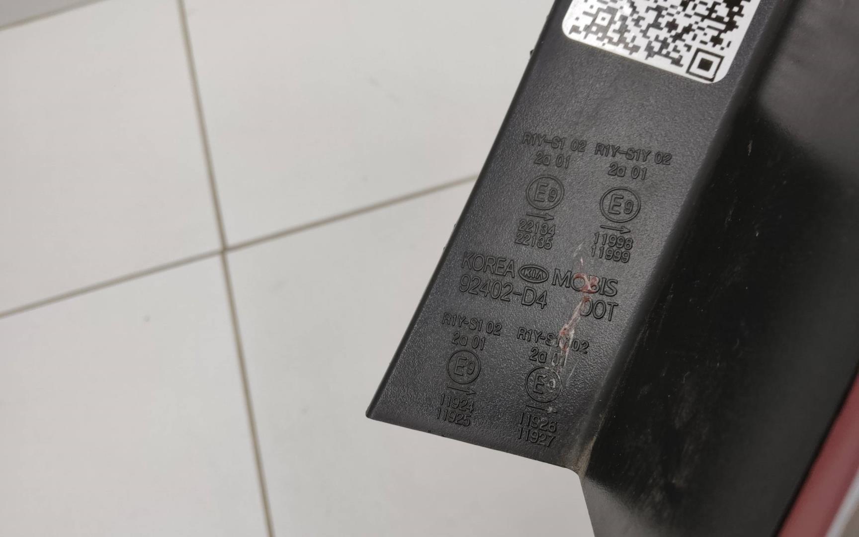 Фонарь задний наружный правый