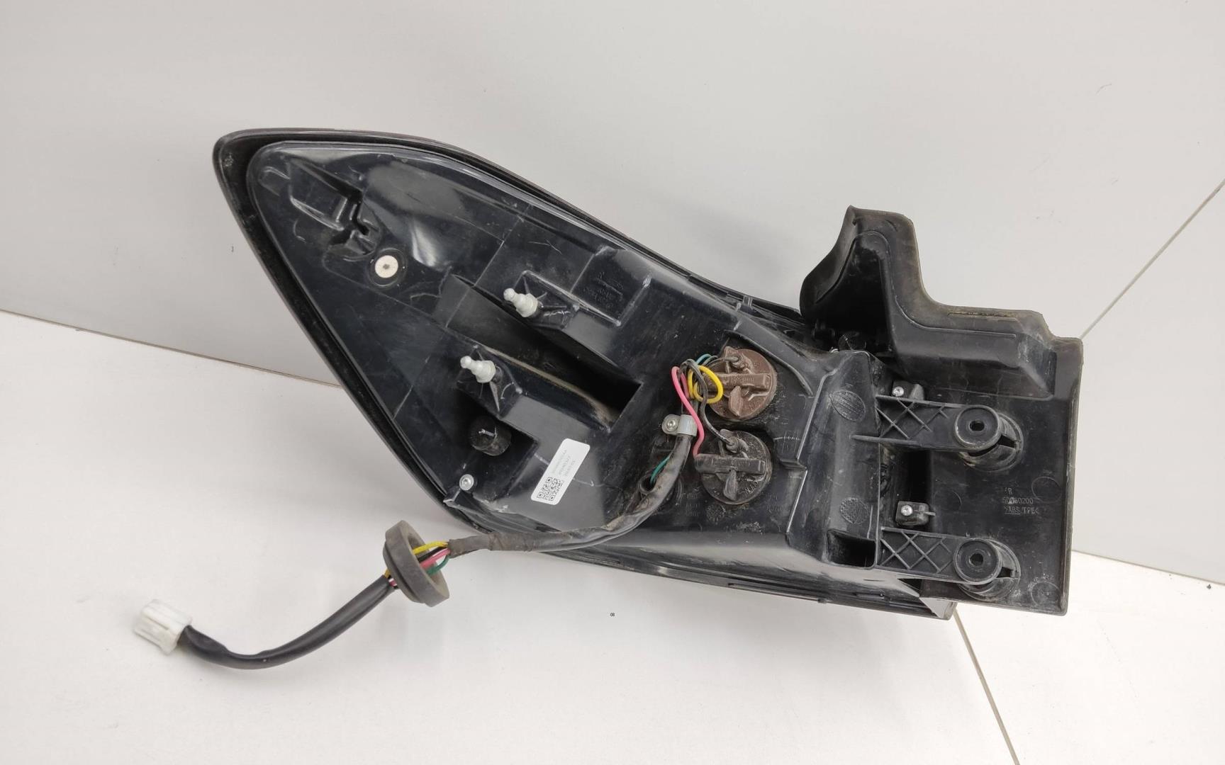 Фонарь задний наружный правый