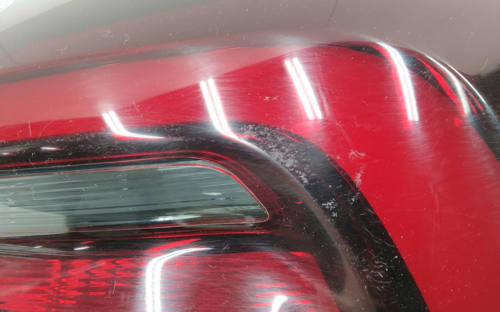 Фонарь задний наружный правый