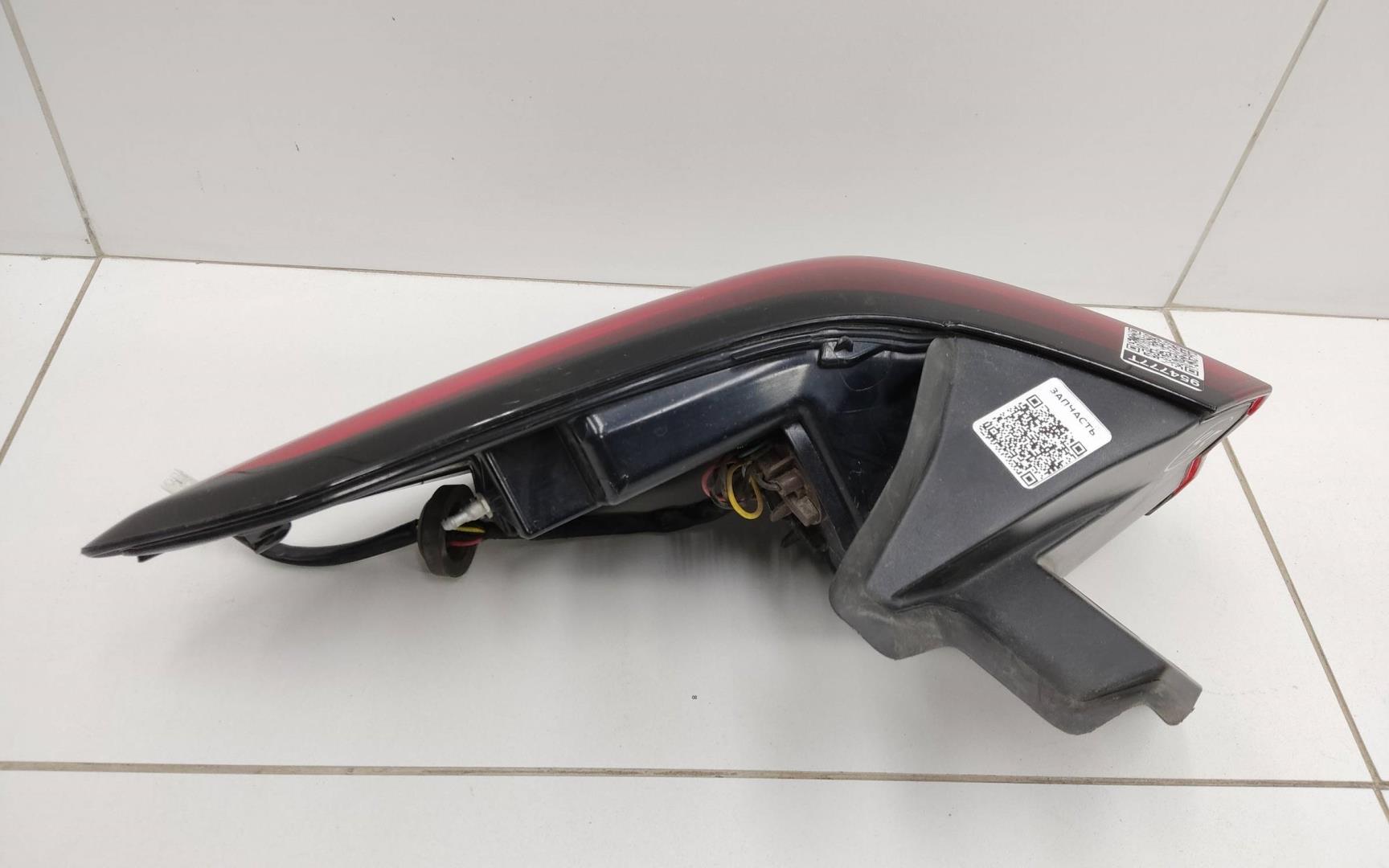 Фонарь задний наружный правый