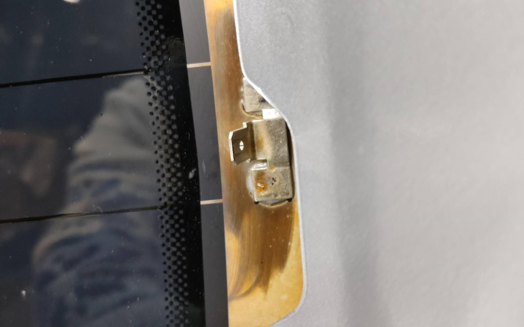 Стекло двери багажника