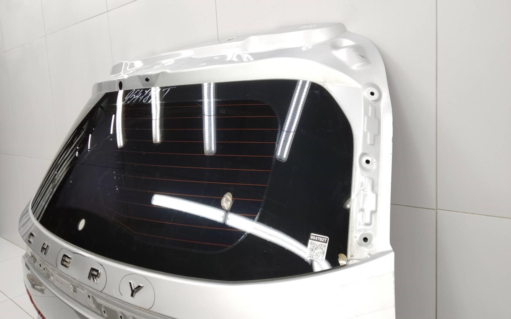 Стекло двери багажника