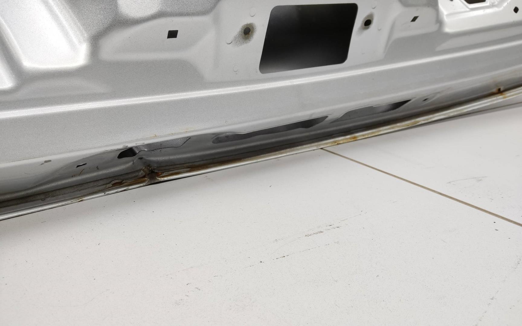 Стекло двери багажника