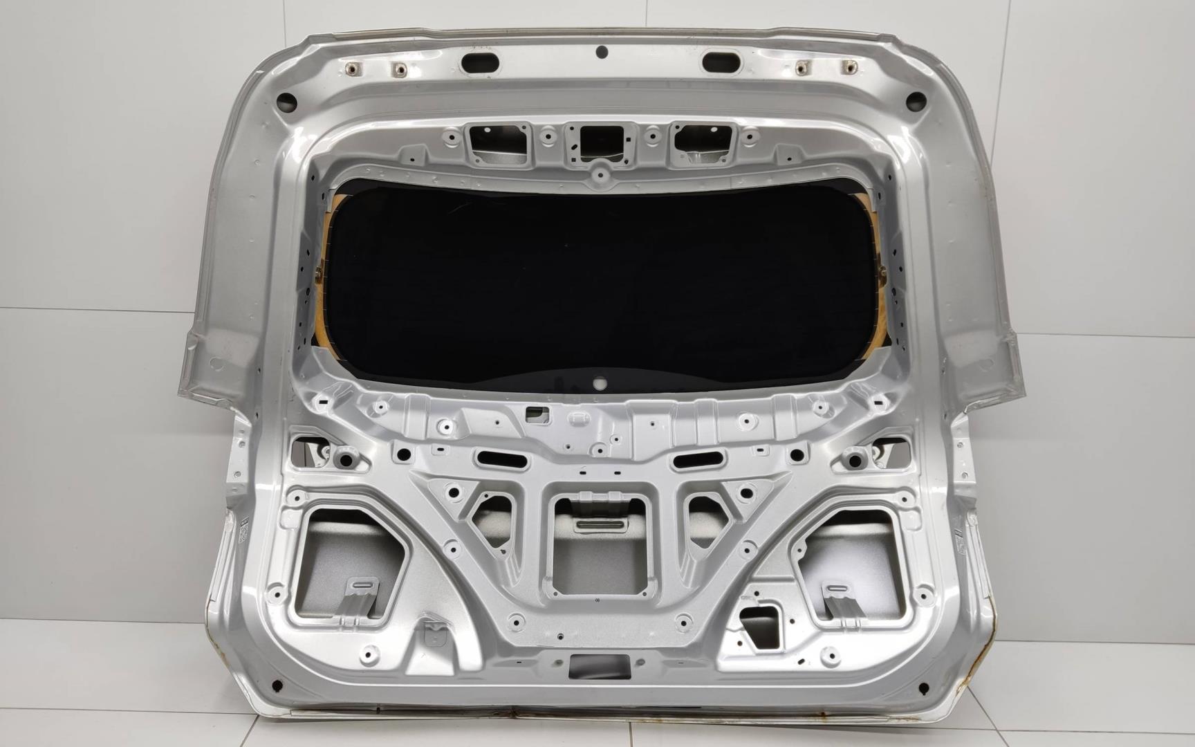 Стекло двери багажника