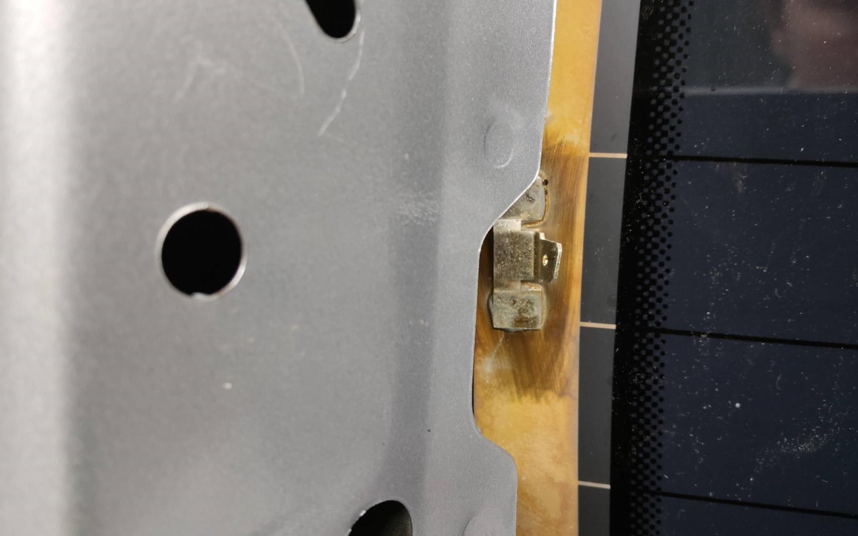 Стекло двери багажника