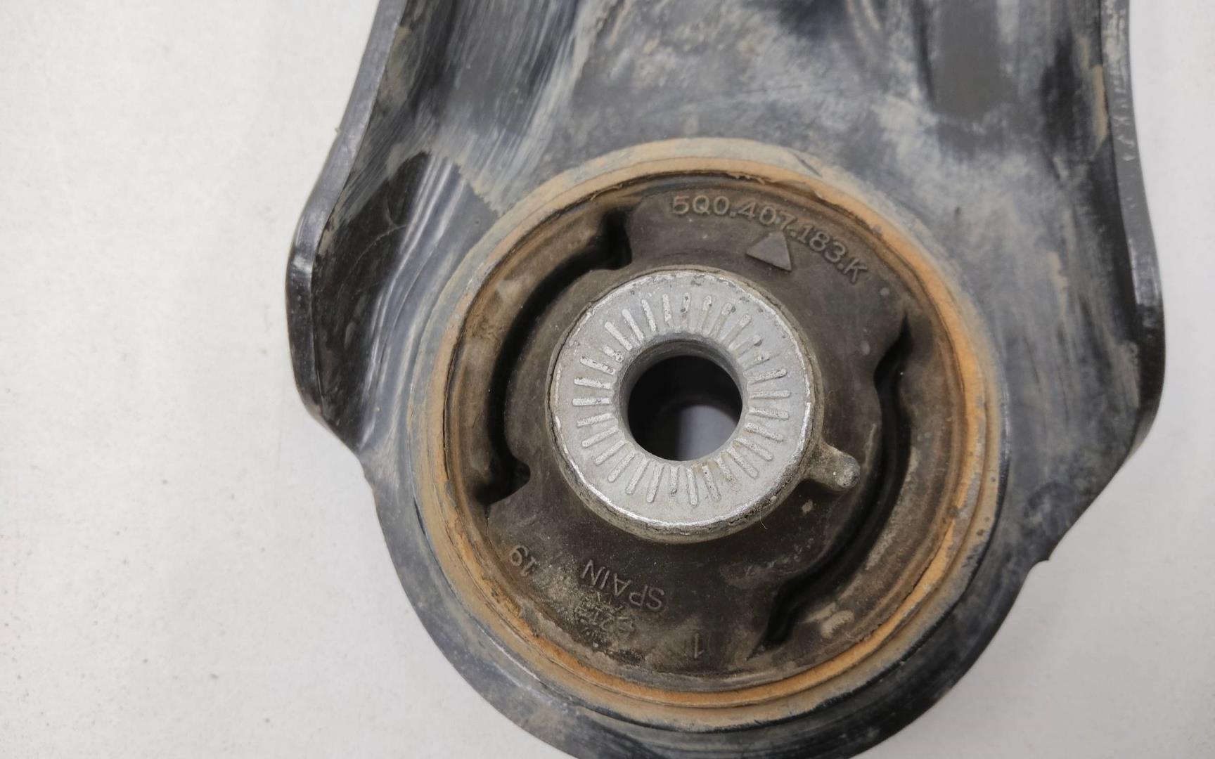 Рычаг передний правый