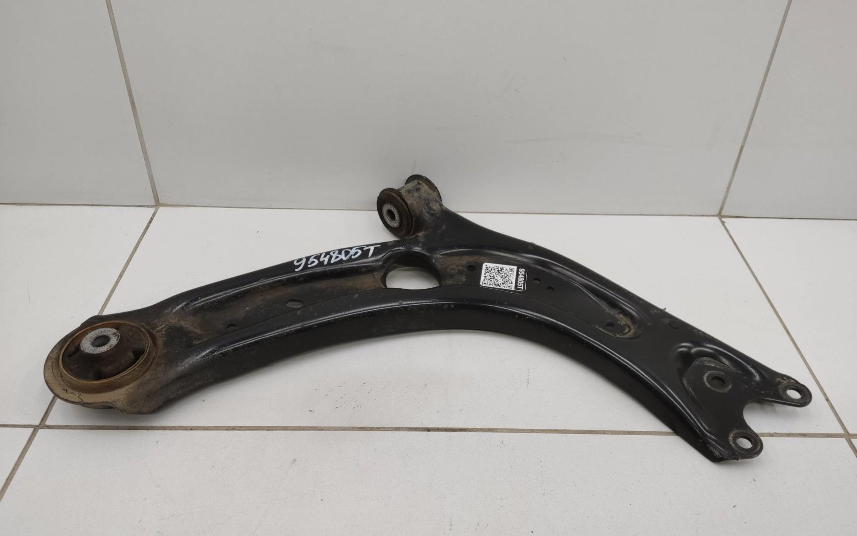 Рычаг передний правый