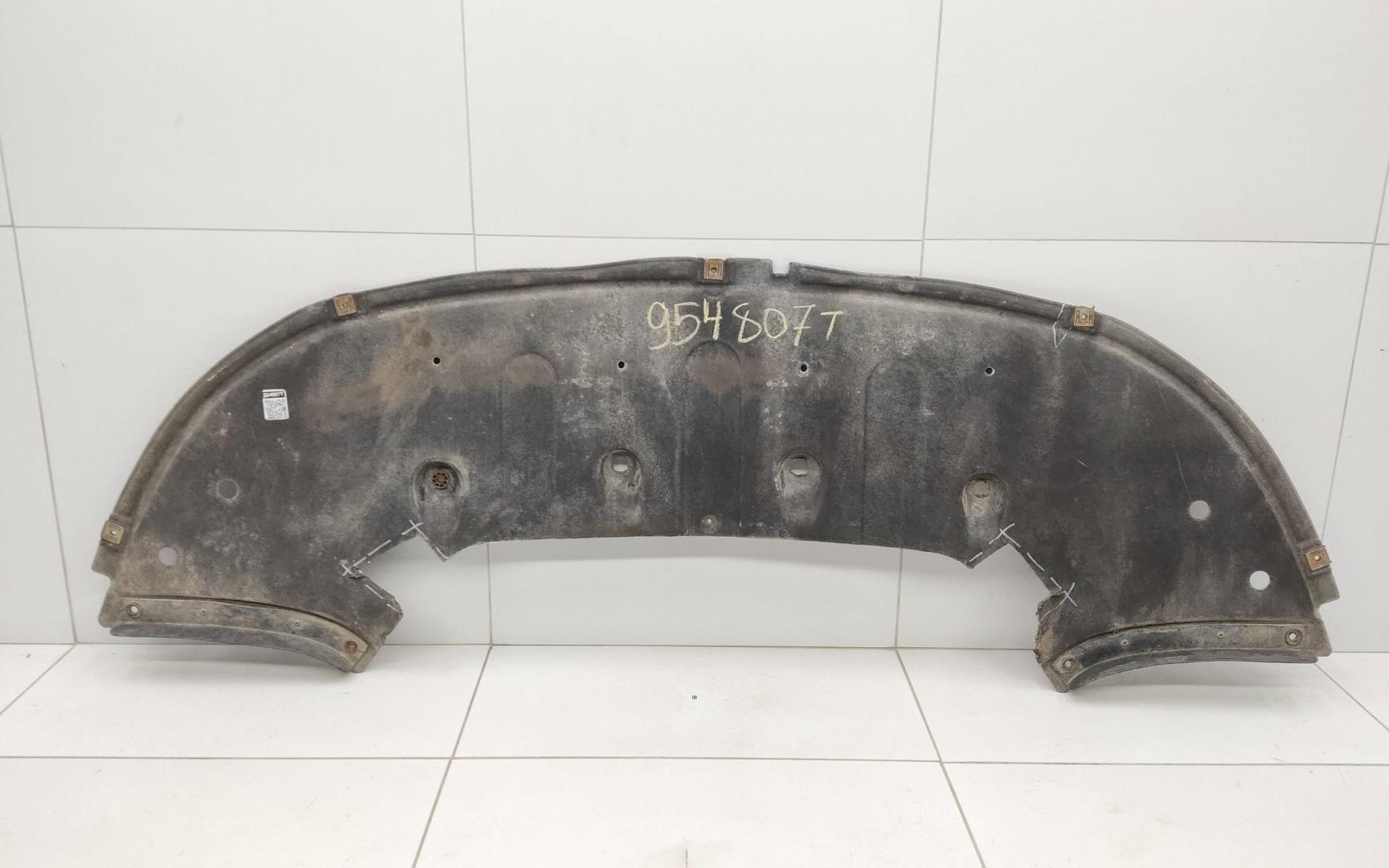 Пыльник двигателя центральный