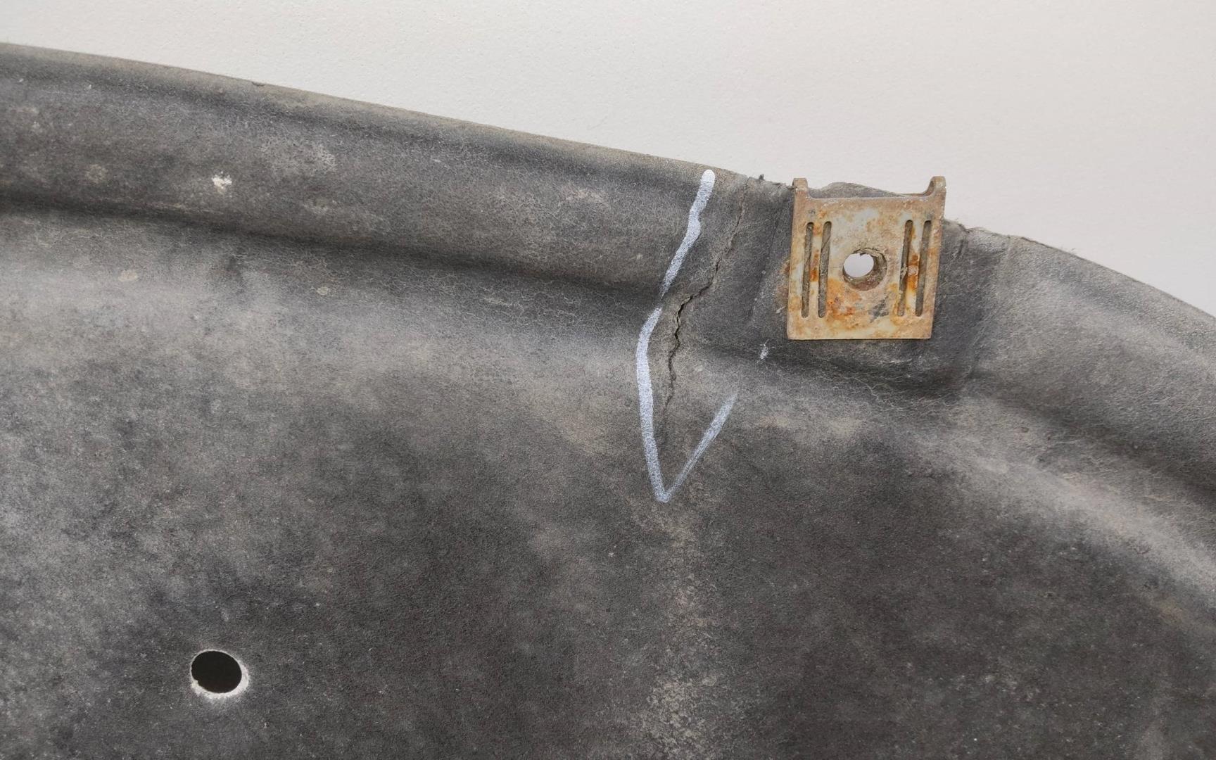 Пыльник двигателя центральный