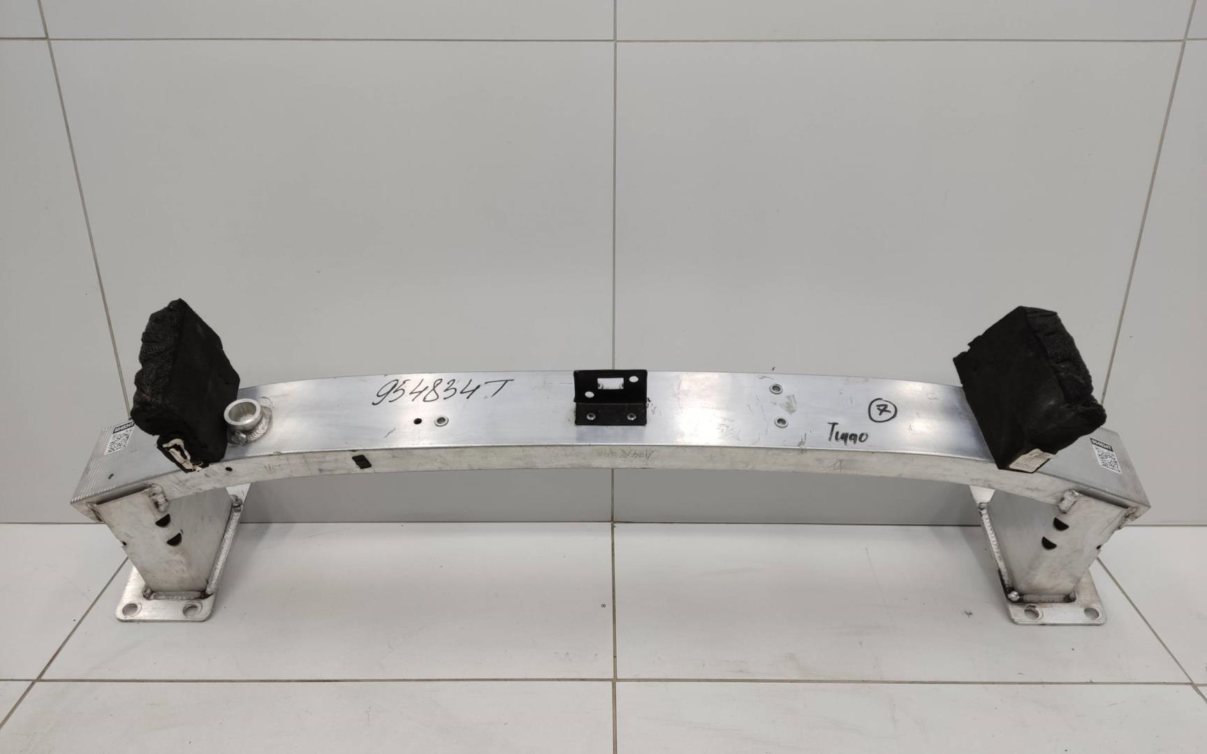 Усилитель переднего бампера