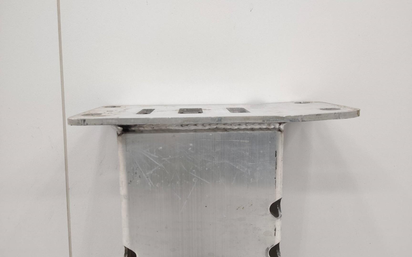 Усилитель переднего бампера