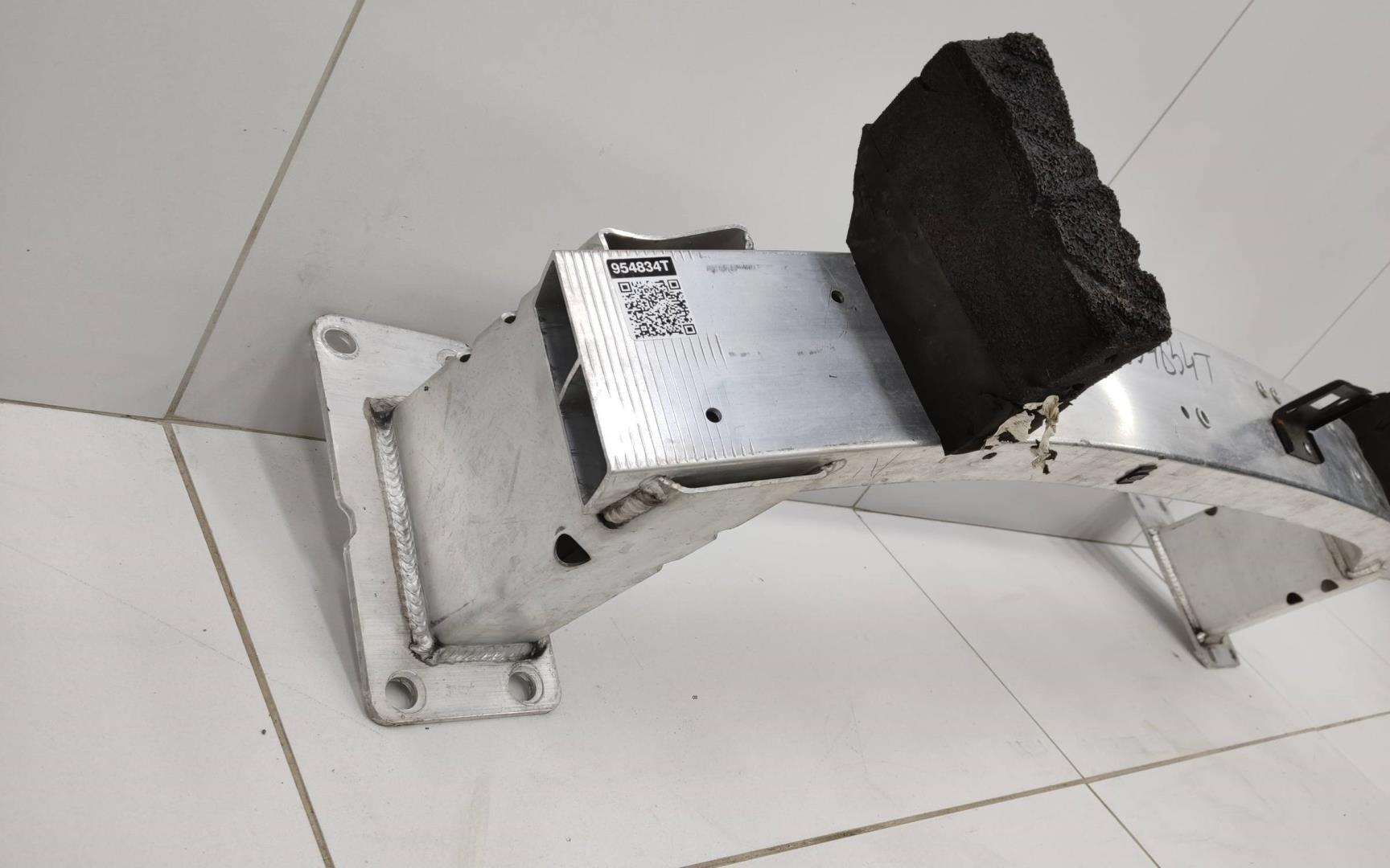 Усилитель переднего бампера