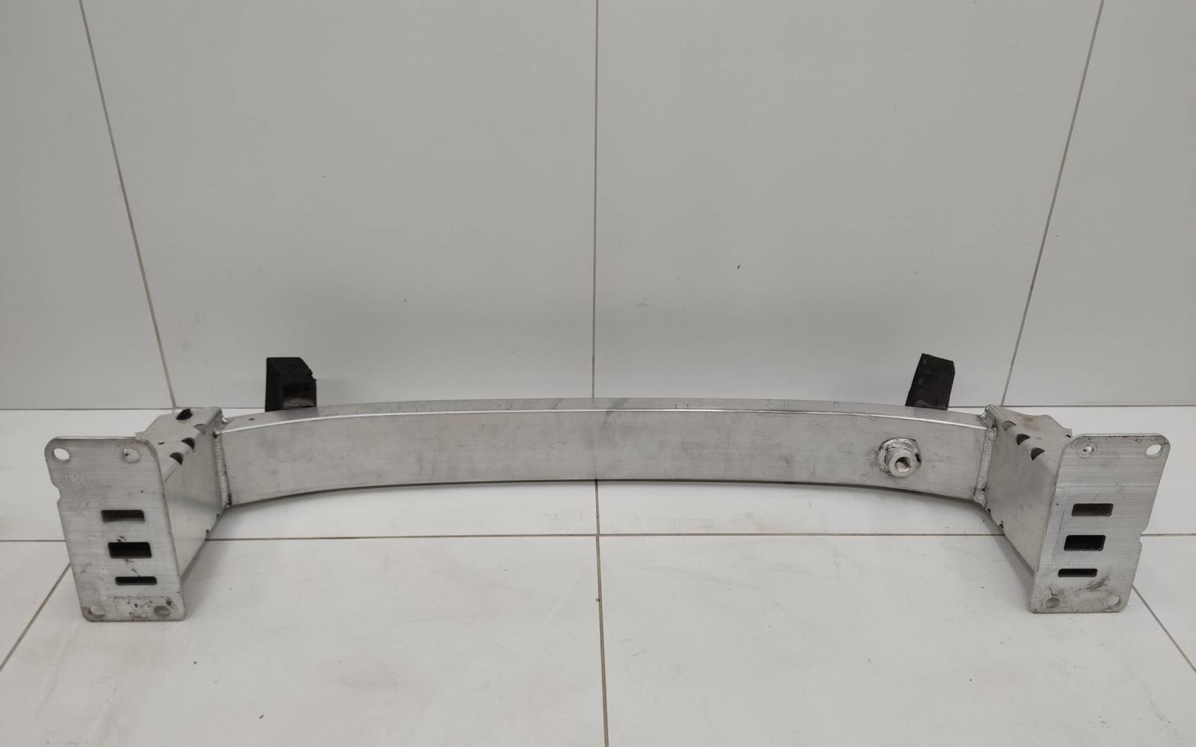 Усилитель переднего бампера