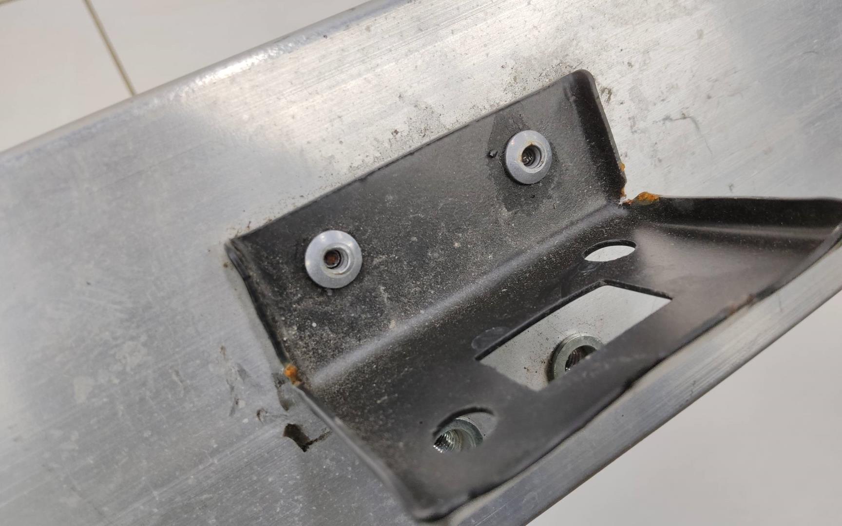 Усилитель переднего бампера