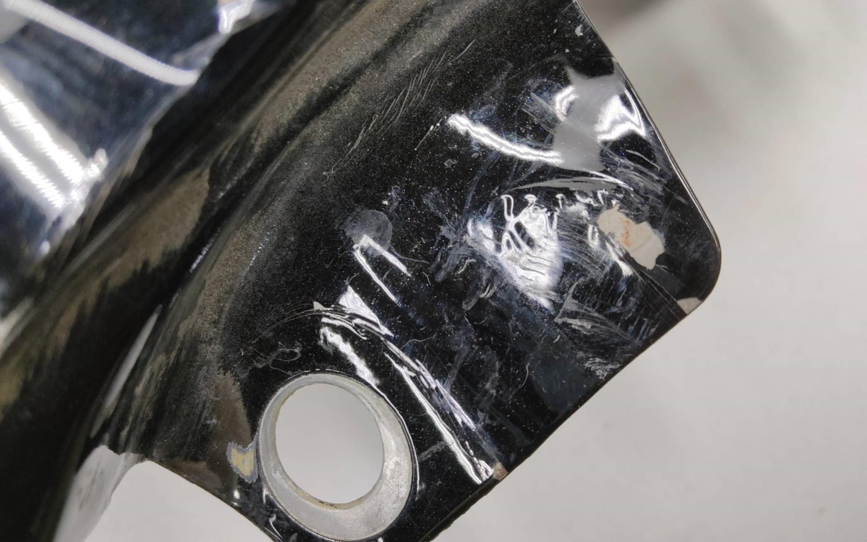 Крыло переднее правое