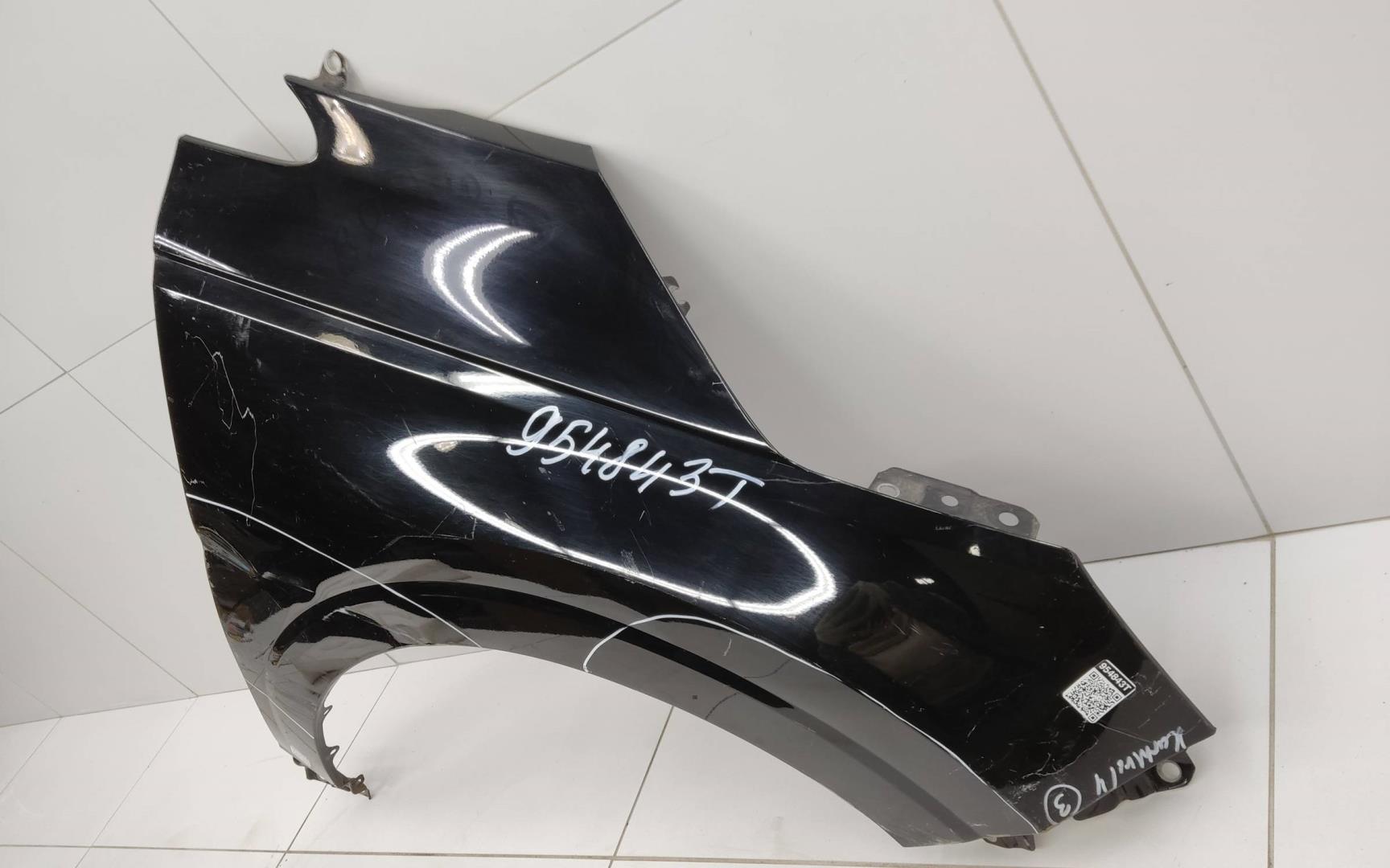 Крыло переднее правое