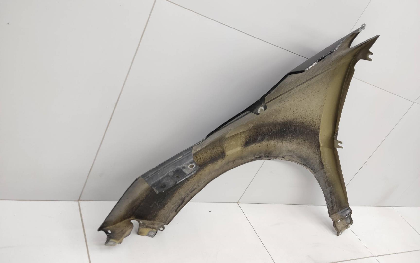 Крыло переднее правое