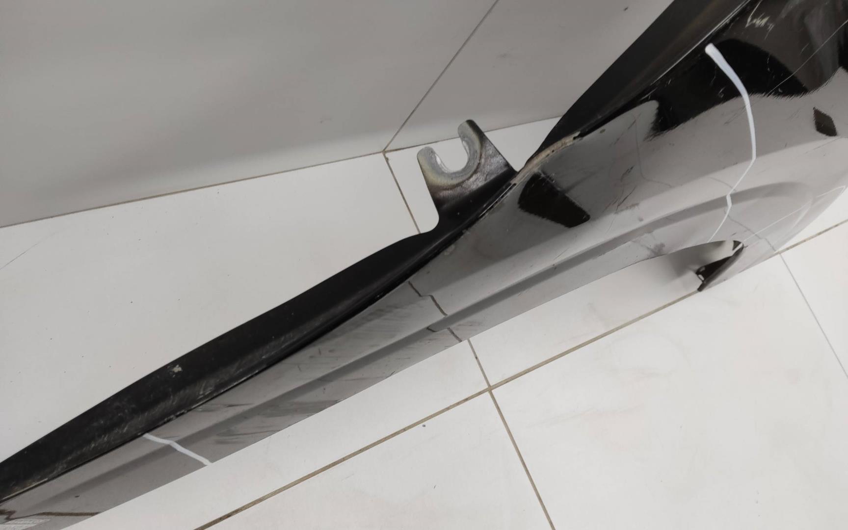 Крыло переднее правое